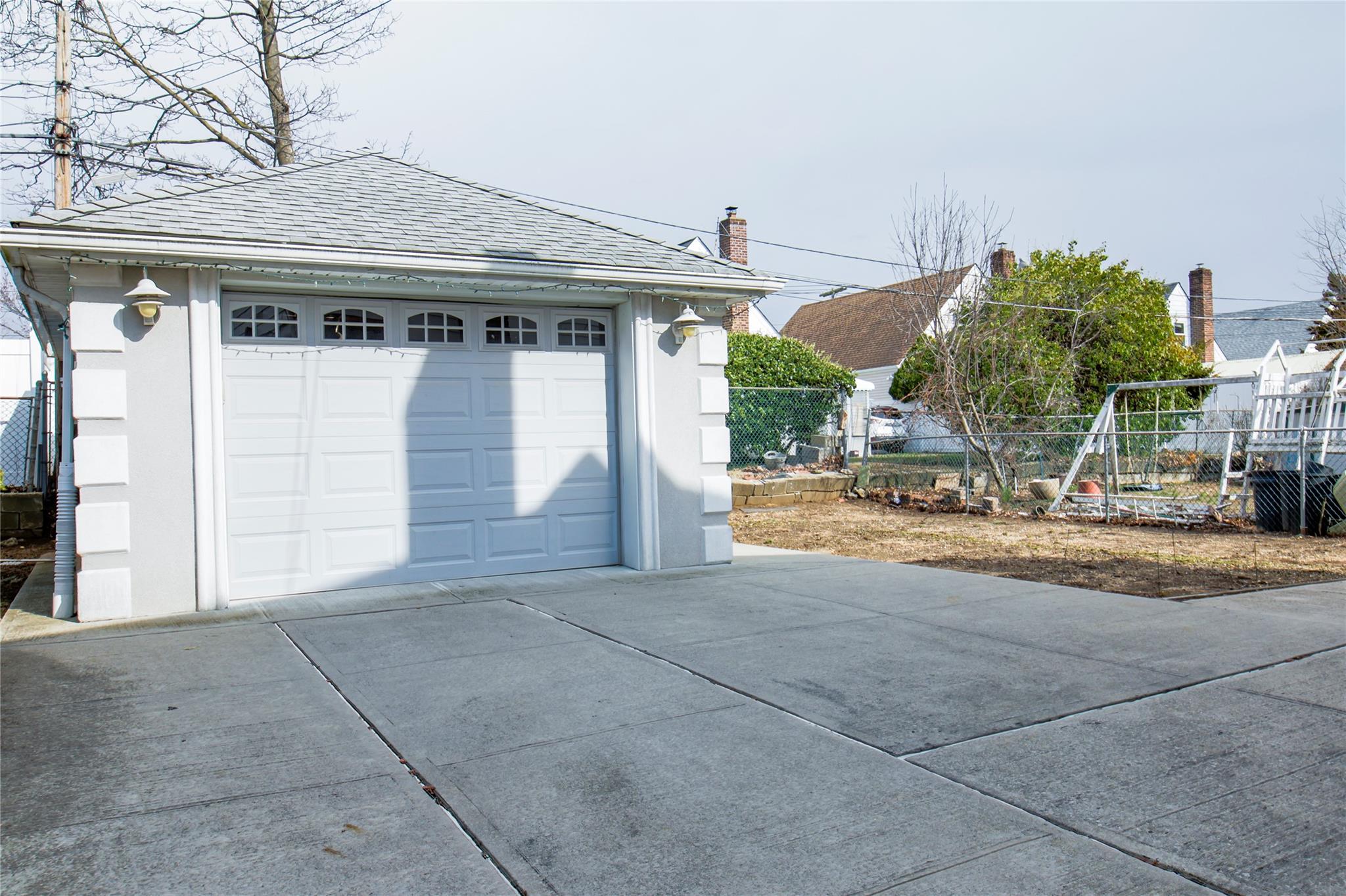 81-31 S 259th Street, Glen Oaks, New York image 6