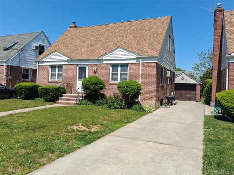 Homes For Sale - 76-37 271st Street<br/> Queens County, New Hyde Park, NY 11040