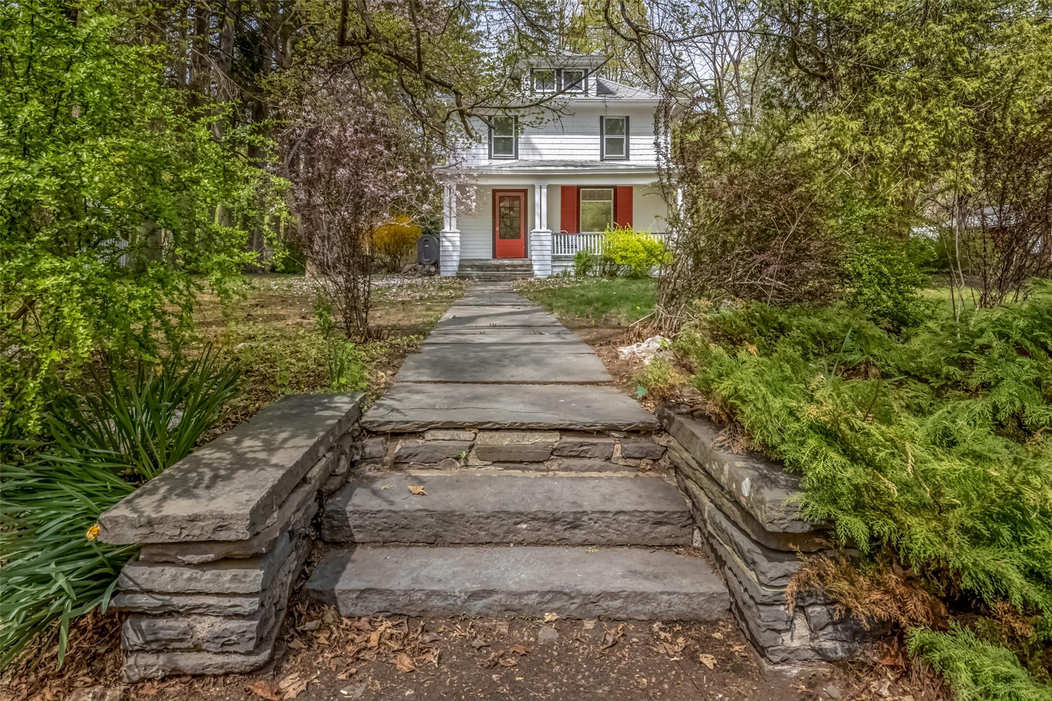 Lower Byrdcliffe Road, Woodstock, New York - 3 Bedrooms  
2 Bathrooms  
6 Rooms - 
