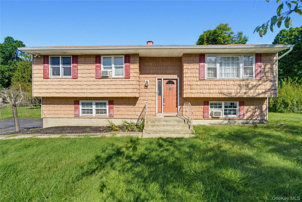 Photo of 124 Barnes Road, Washingtonville, NY 10992 (MLS # 1047677)