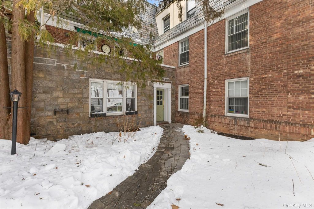 Photo of 74 Pinewood Road #2F, Hartsdale, NY 10530 (MLS # 960608)