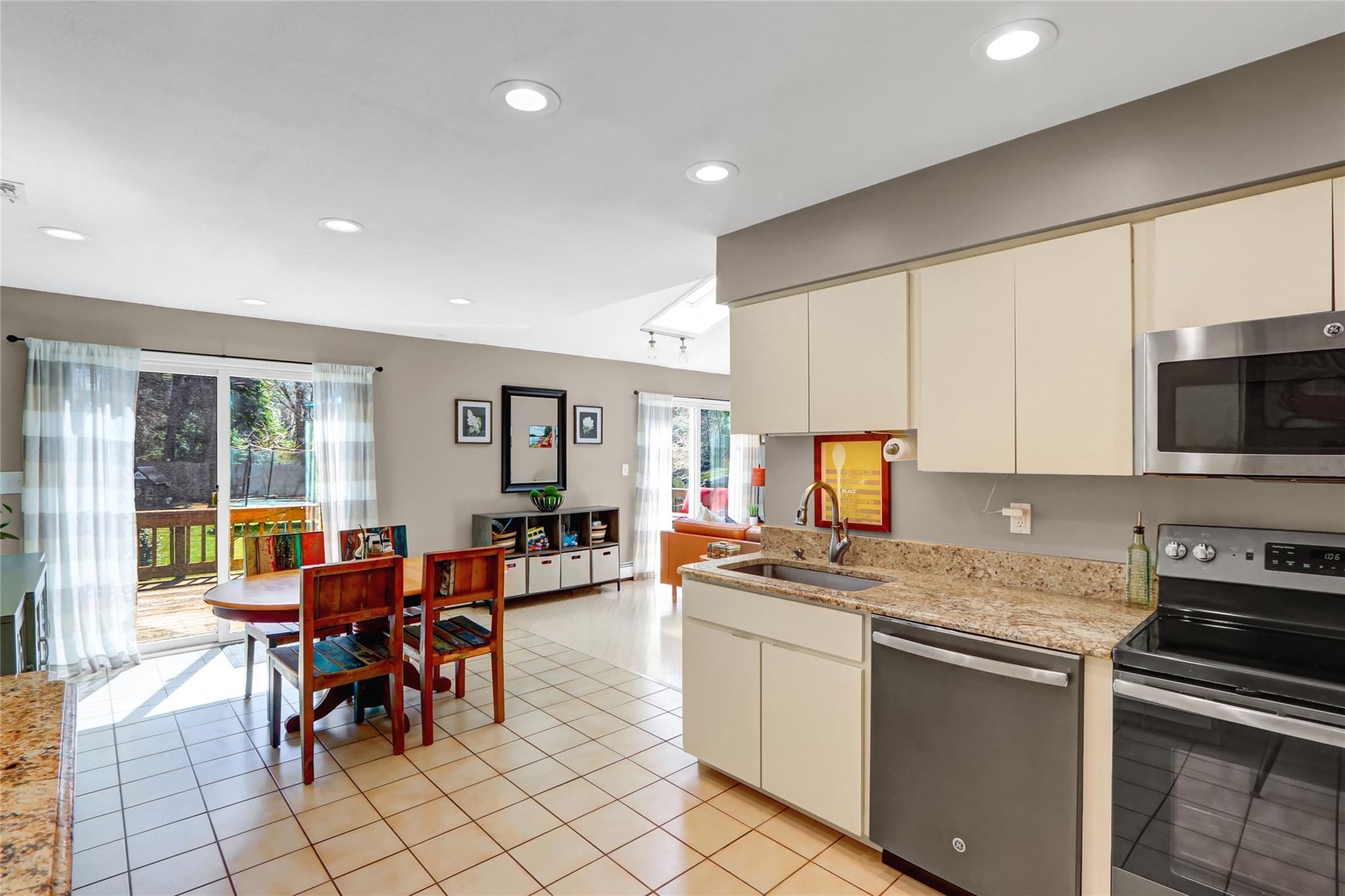 4 Rosewood Court, East Setauket, New York image 15