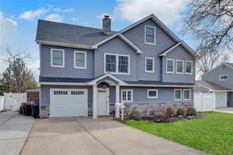Homes For Sale - 505 Sand Hill Road<br/> Wantagh, NY 11793