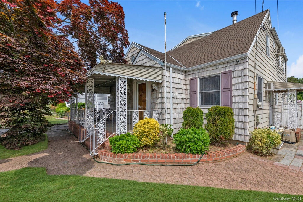 Photo of 20 Francine Drive N, Massapequa, NY 11758 (MLS # 1016384)