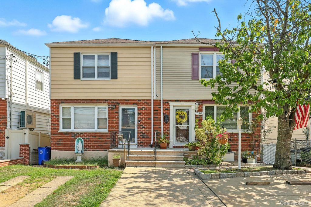 Photo of 238 Swinton Avenue, Bronx, NY 10465 (MLS # 960764)