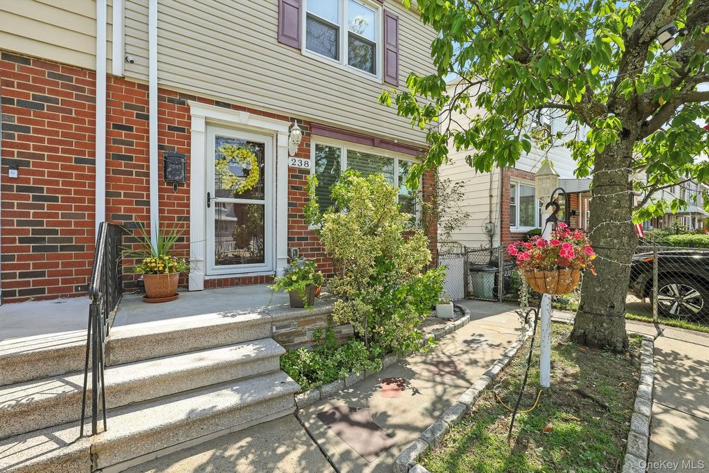 Photo of 238 Swinton Avenue, Bronx, NY 10465 (MLS # 960764)