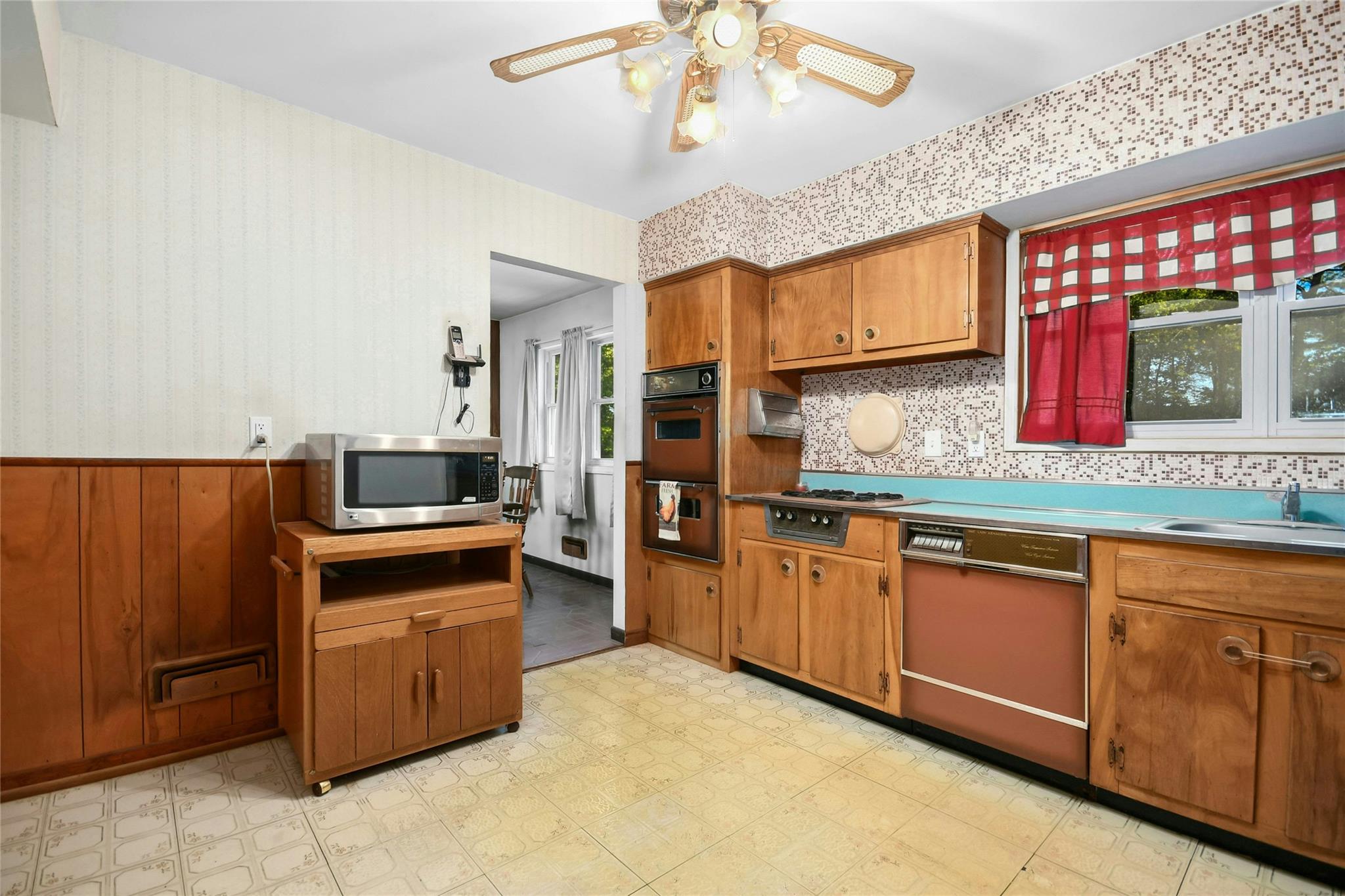 54 Schuyler Drive, Commack, New York image 10