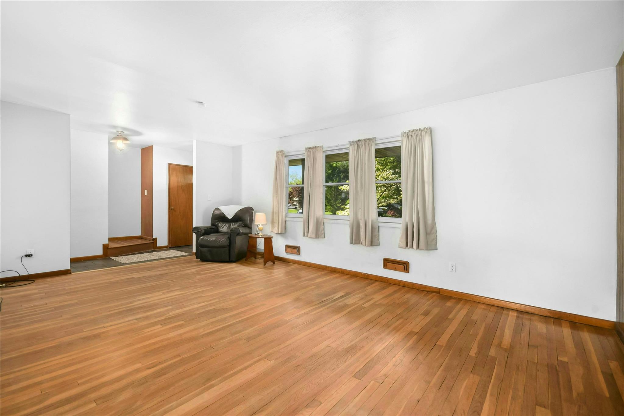 54 Schuyler Drive, Commack, New York image 5