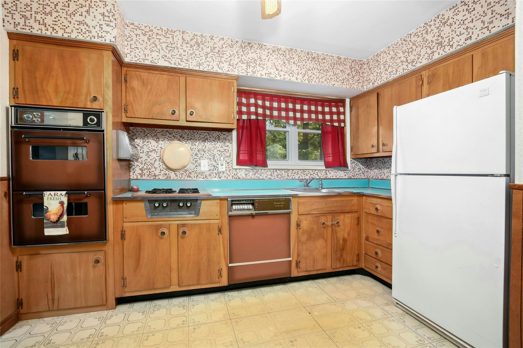 54 Schuyler Drive, Commack, New York image 9