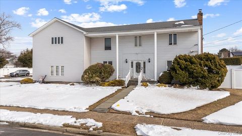 Homes For Sale - 5 Lafayette Place<br/> Massapequa, NY 11758