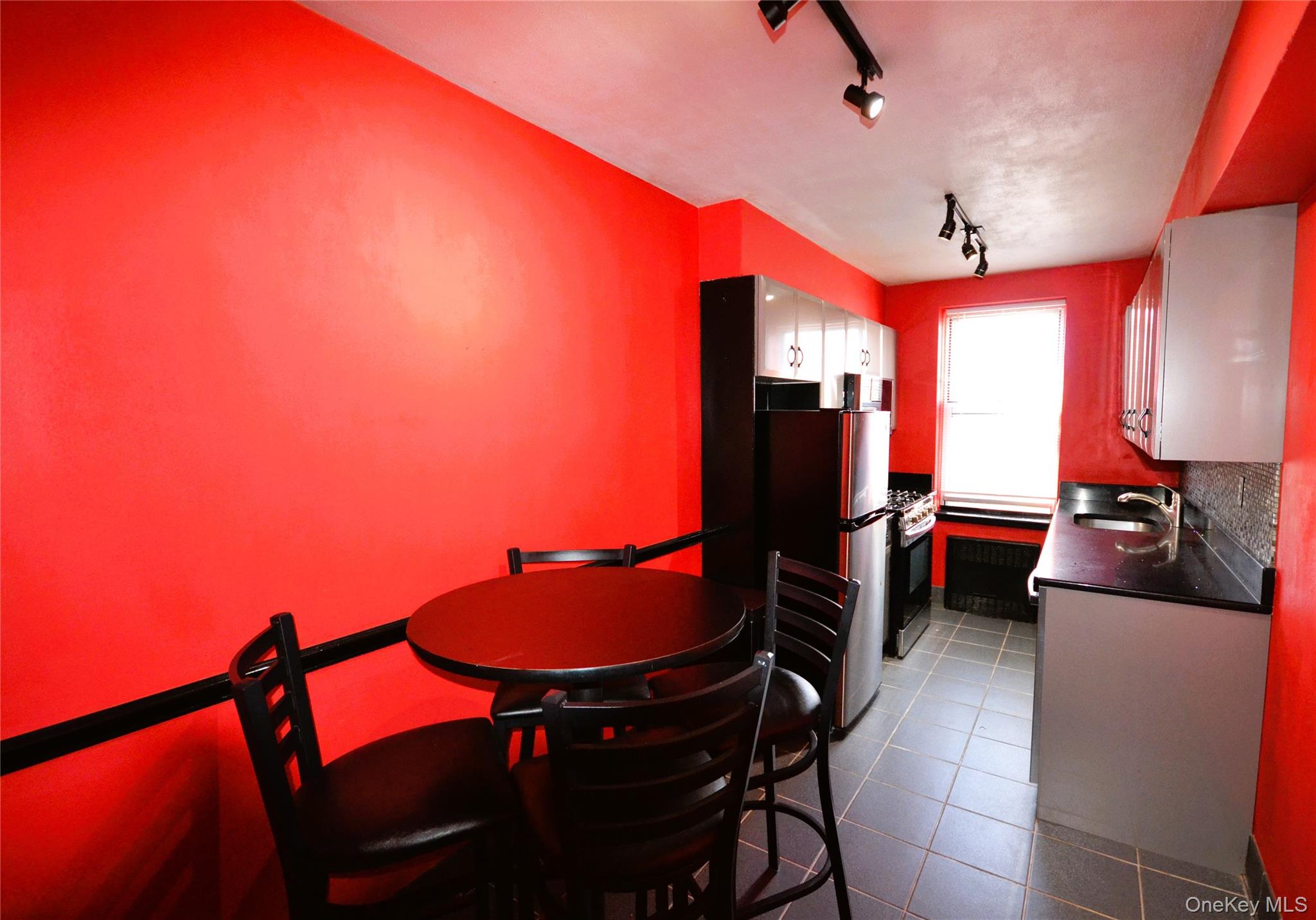 247 Parkview Avenue 6M