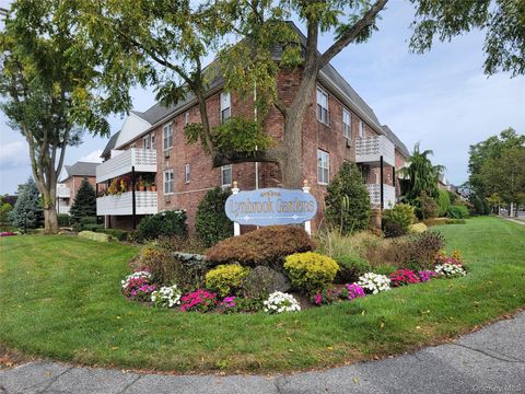Photo of 2 Fowler Avenue #228, Lynbrook, NY 11563 (MLS # 915371)