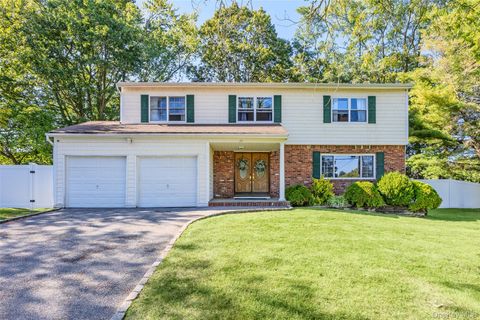 Photo of 25 Fielding Avenue, Dix Hills, NY 11746 (MLS # 920763)