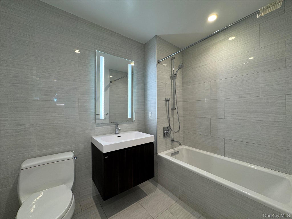 Photo of 131-05 40 Rd #15L, Flushing, NY 11354 (MLS # 1050099)