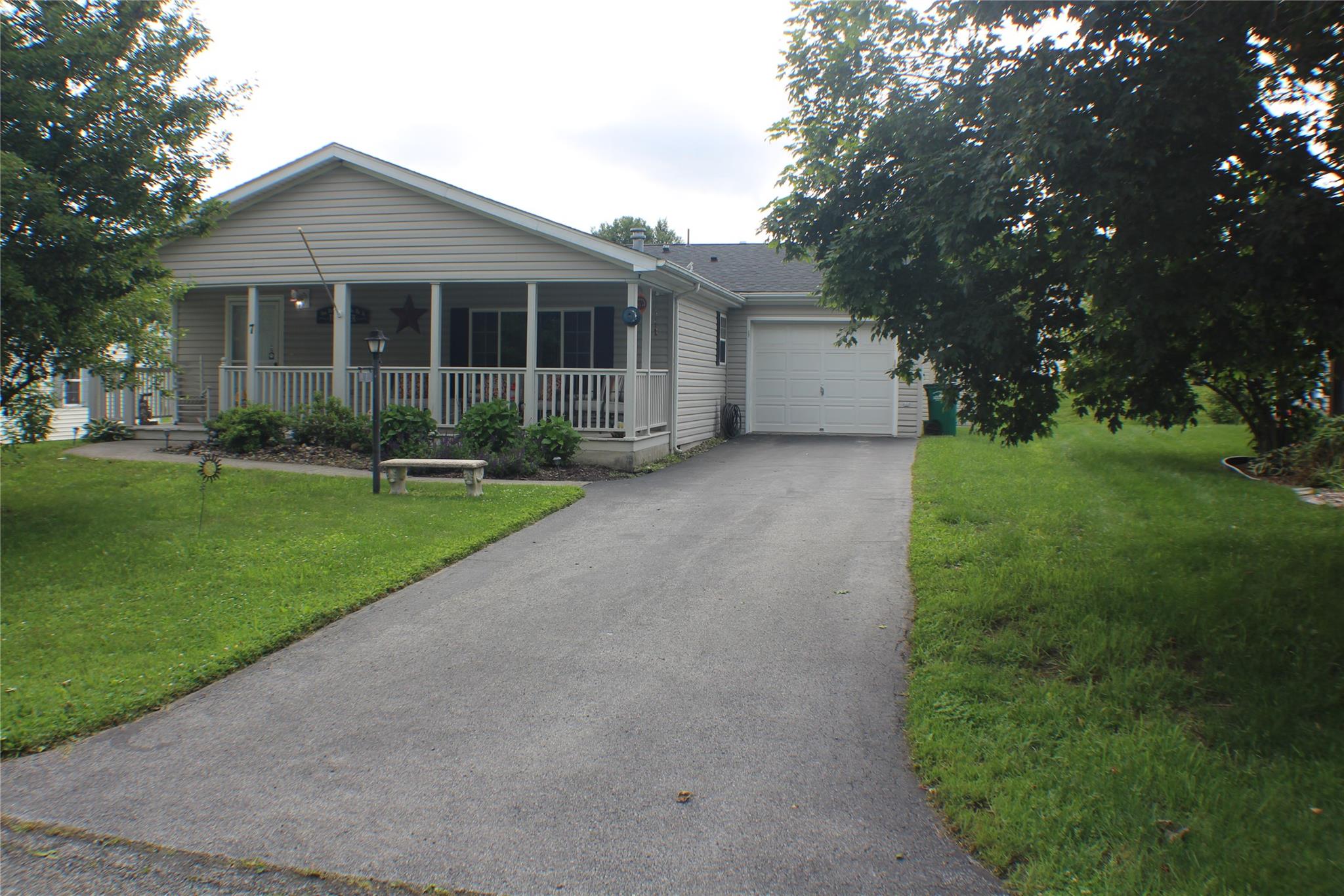 Vista Lane, Poughkeepsie, New York - 2 Bedrooms  
2 Bathrooms  
8 Rooms - 