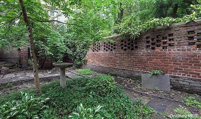 454 W 25th Street