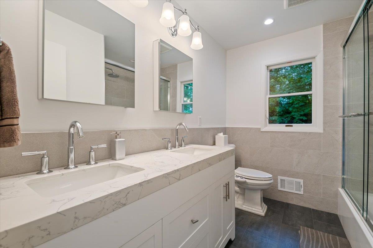 17 Juneau Boulevard, Woodbury, New York image 14