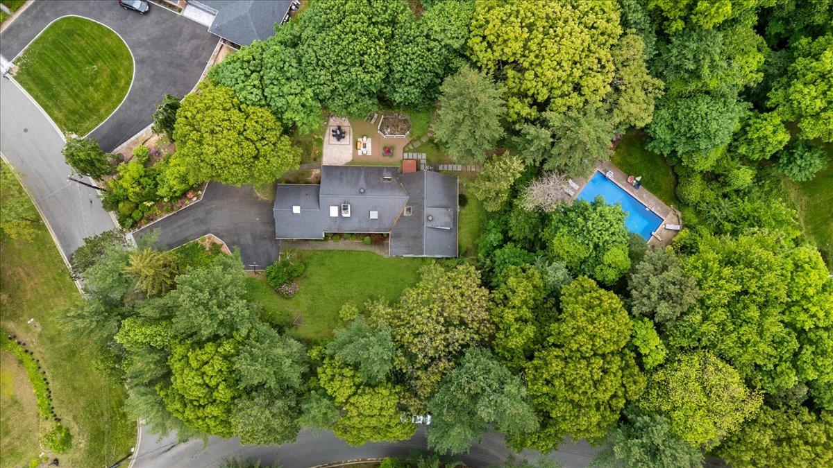 17 Juneau Boulevard, Woodbury, New York image 2