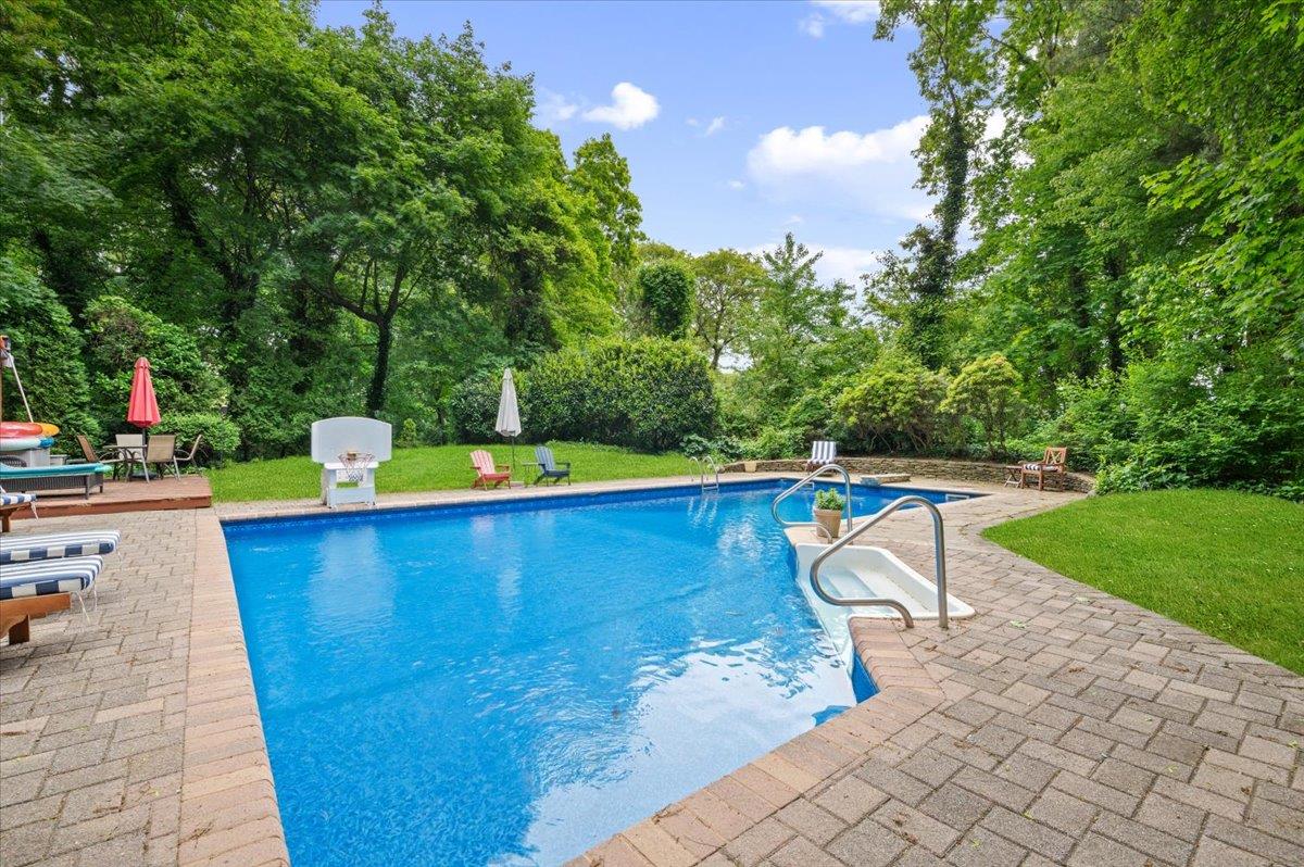 17 Juneau Boulevard, Woodbury, New York image 28