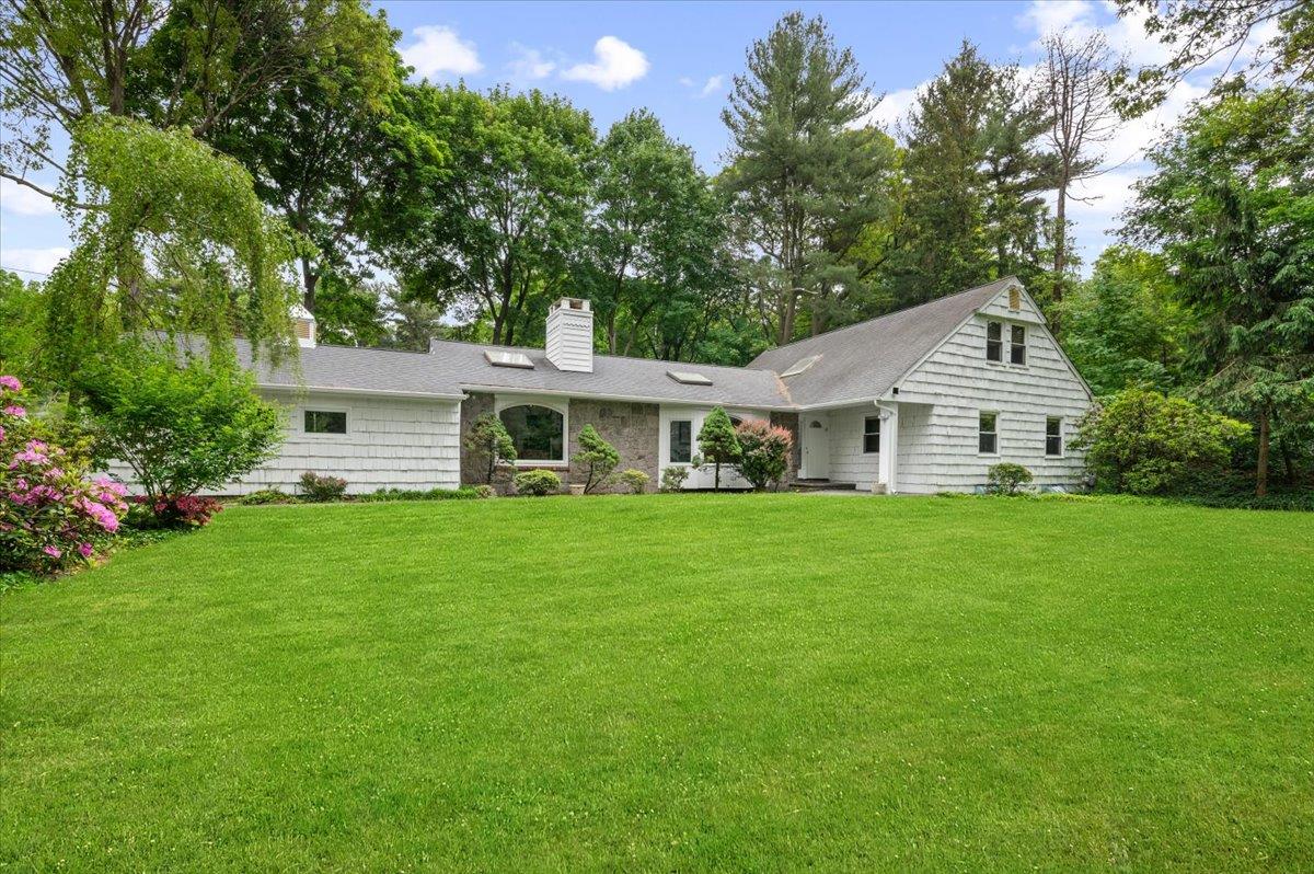 17 Juneau Boulevard, Woodbury, New York image 1