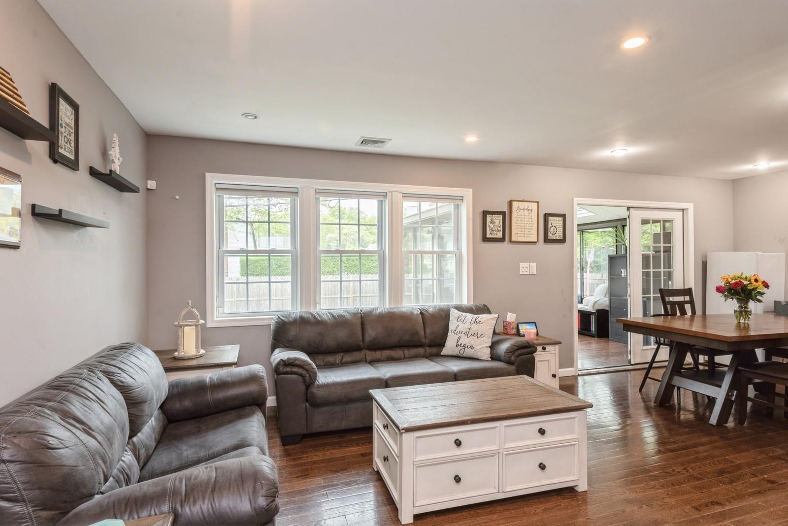 39 Rose Street, Hauppauge, New York image 6