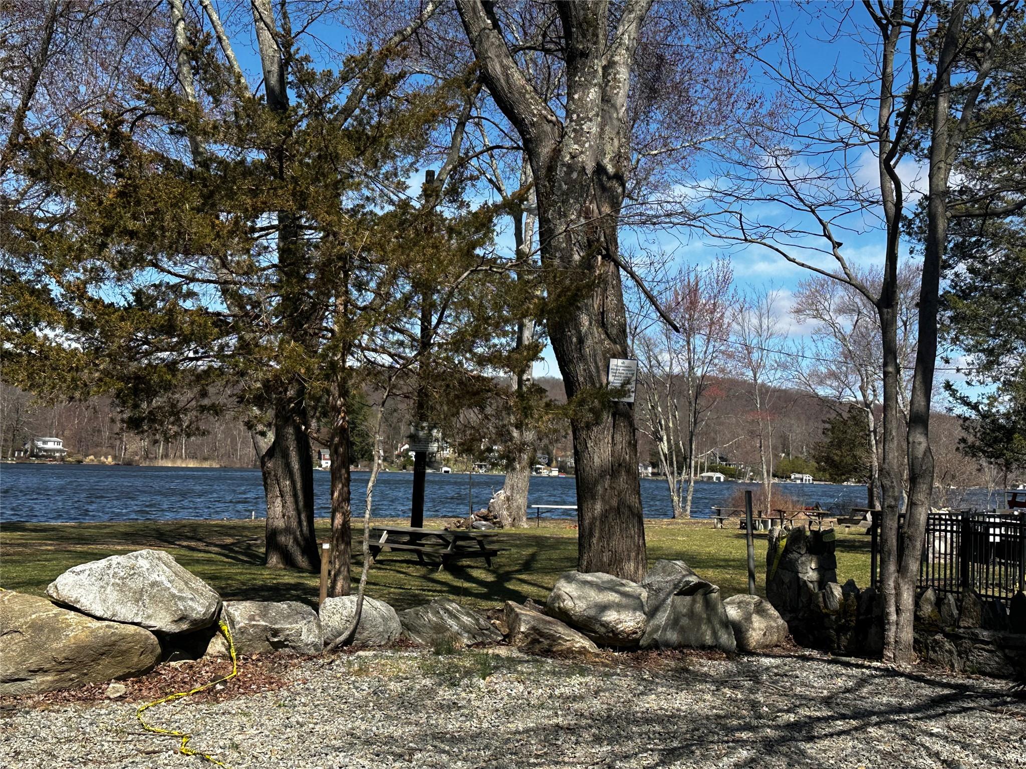54 Shawnee  Rd Rd, Putnam Valley, New York image 4