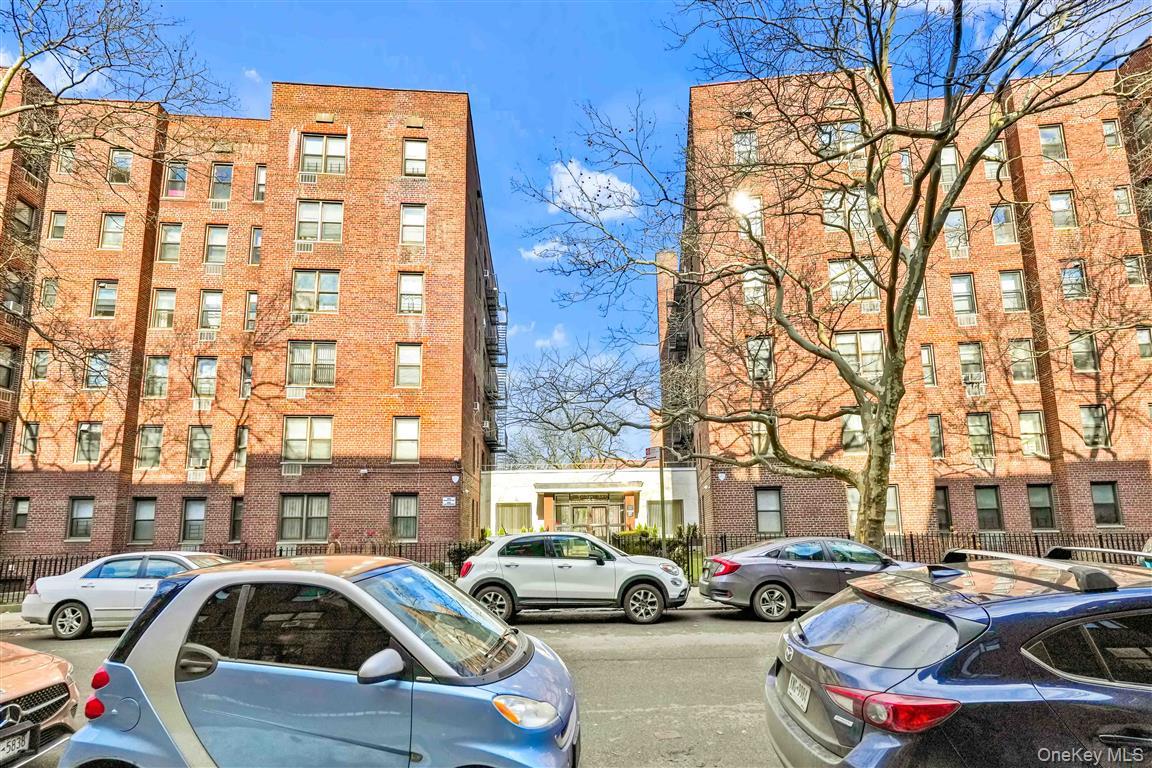 141-05 Pershing Crescent 516