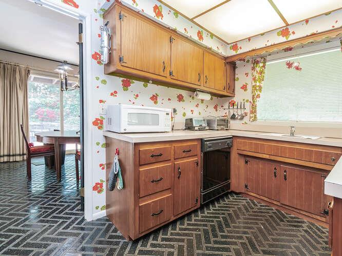 36 Lisa Drive, Dix Hills, New York image 12