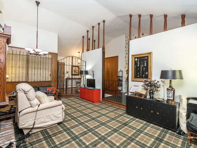 36 Lisa Drive, Dix Hills, New York image 4