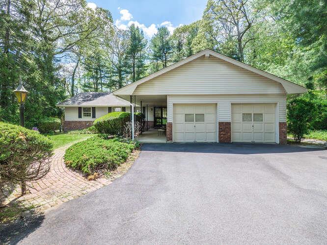 36 Lisa Drive, Dix Hills, New York image 2