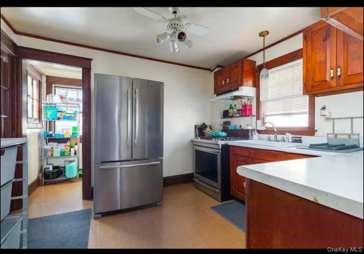 10 Oakwood Boulevard