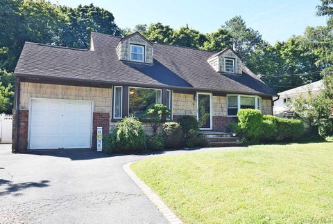 Homes For Sale - 90 Cornell Drive<br/> Smithtown, NY 11787