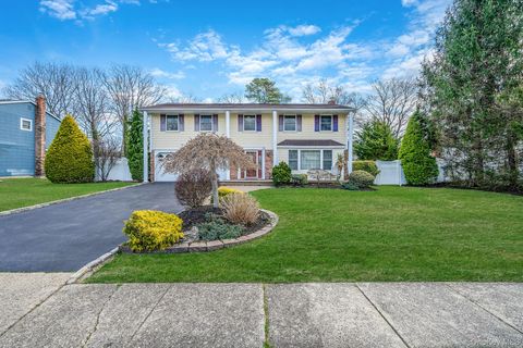 Photo of 151 Wedgewood Drive, Hauppauge, NY 11788 (MLS # 974952)
