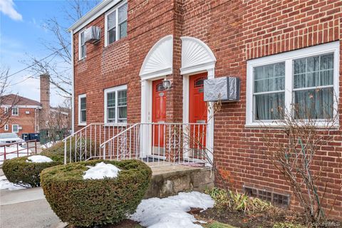 Homes For Sale - 22455 Kingsbury Avenue #B<br/> Queens County, Oakland Gardens, NY 11364