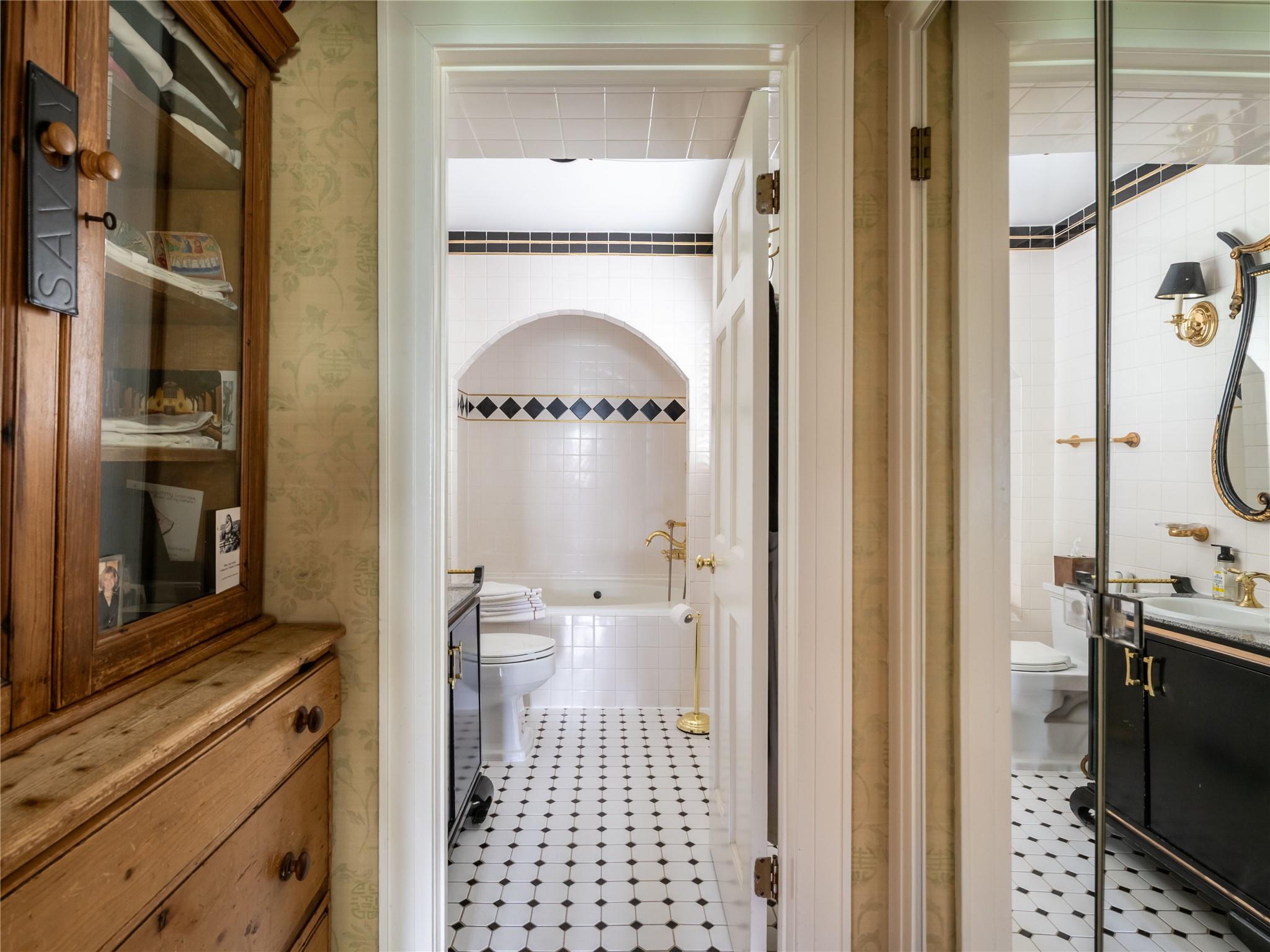 32 Inness Place, Manhasset, New York image 22