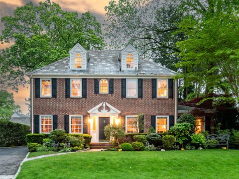 32 Inness Place Manhasset NY 11030