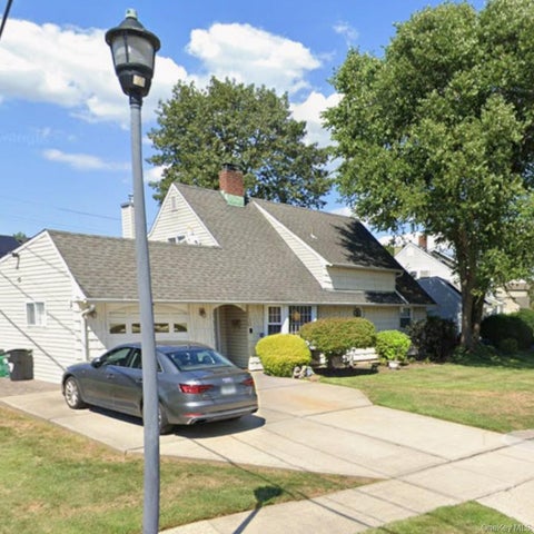 Homes For Sale - 27 Eden Lane<br/> Levittown, NY 11756