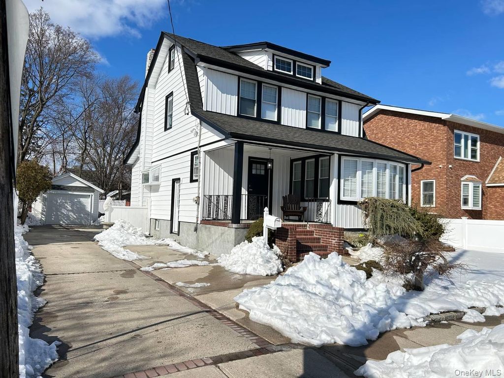 Photo of 53 Lee Avenue, Valley Stream, NY 11581 (MLS # 961326)