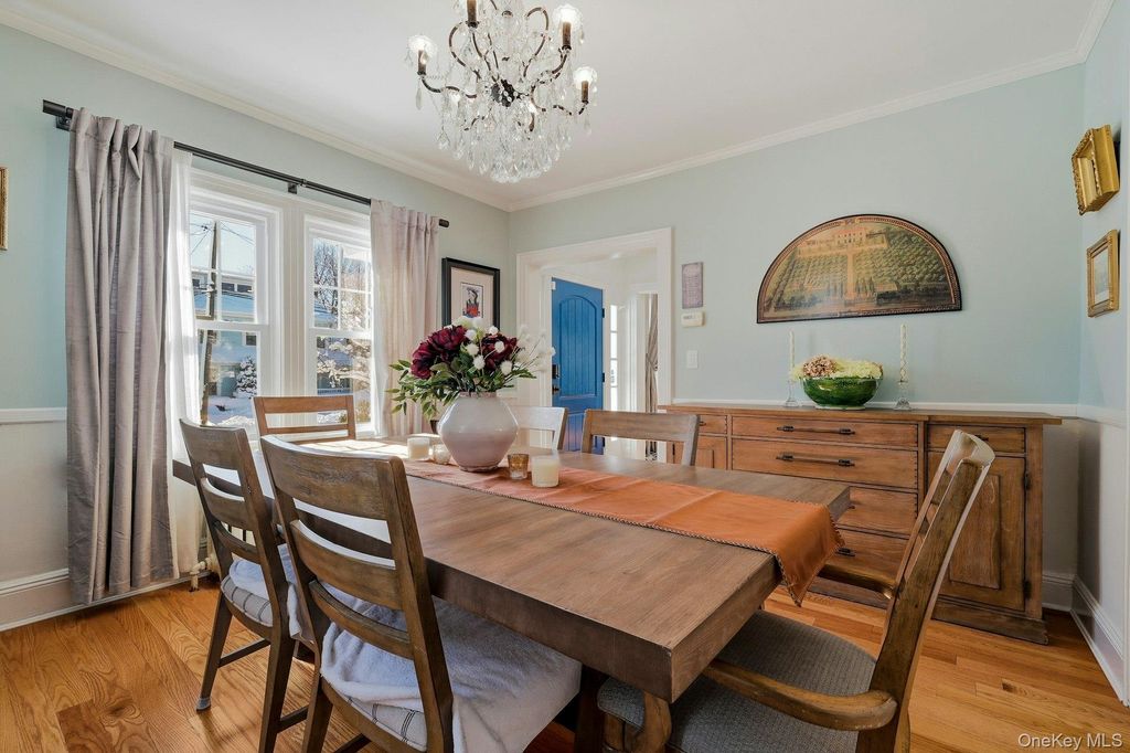 Photo of 91 Bar Beach Road, Port Washington, NY 11050 (MLS # 962358)