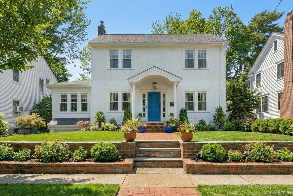 Photo of 91 Bar Beach Road, Port Washington, NY 11050 (MLS # 962358)