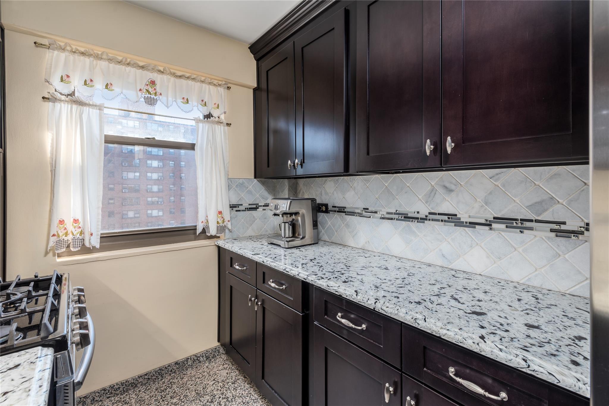 21-66 33rd Road #9A, Astoria, New York image 7