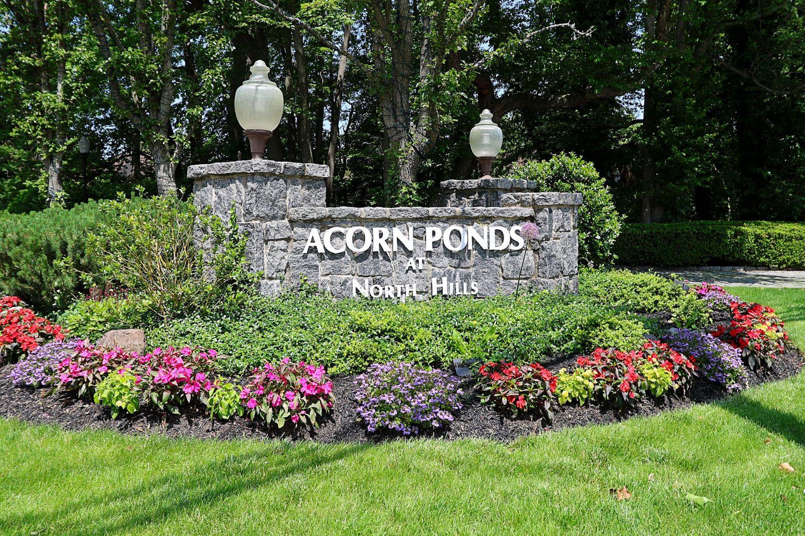 41 Acorn Ponds Drive, Roslyn, New York image 1