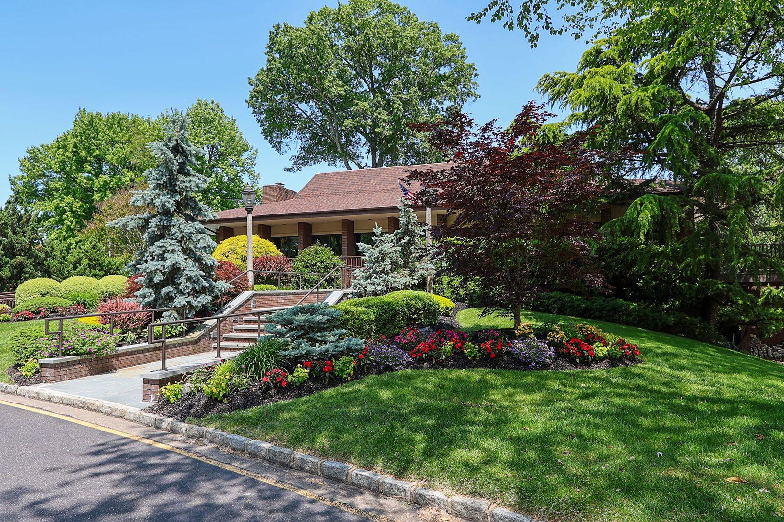 41 Acorn Ponds Drive, Roslyn, New York image 16