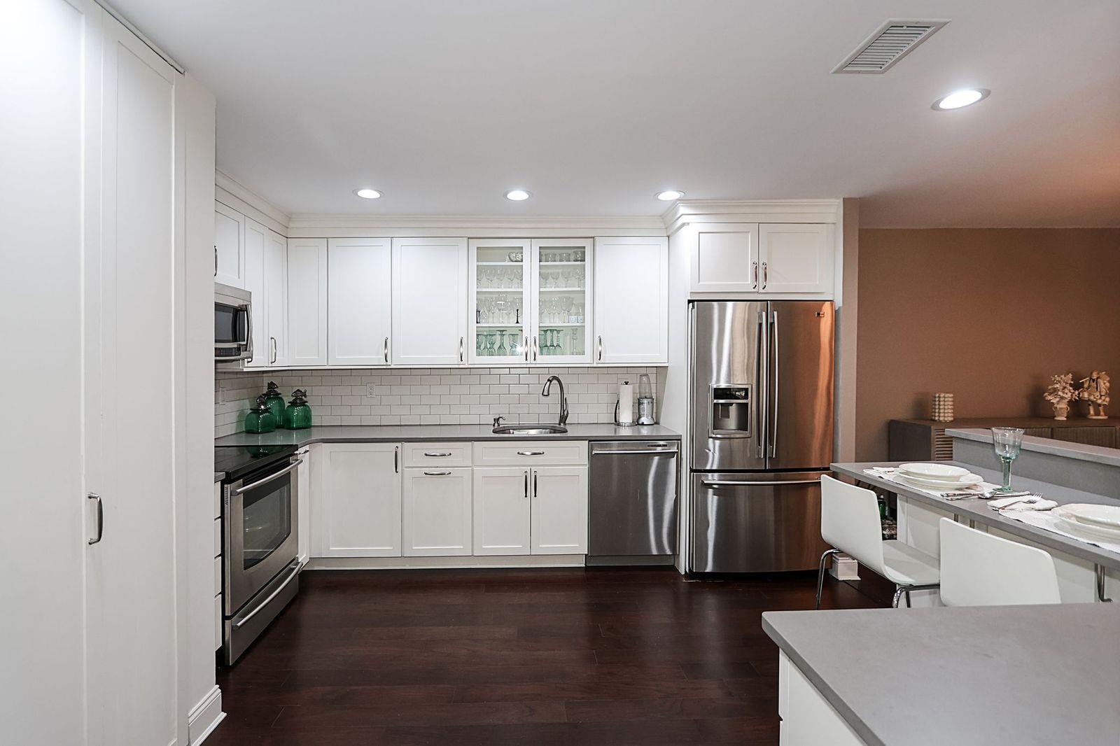 41 Acorn Ponds Drive, Roslyn, New York image 8