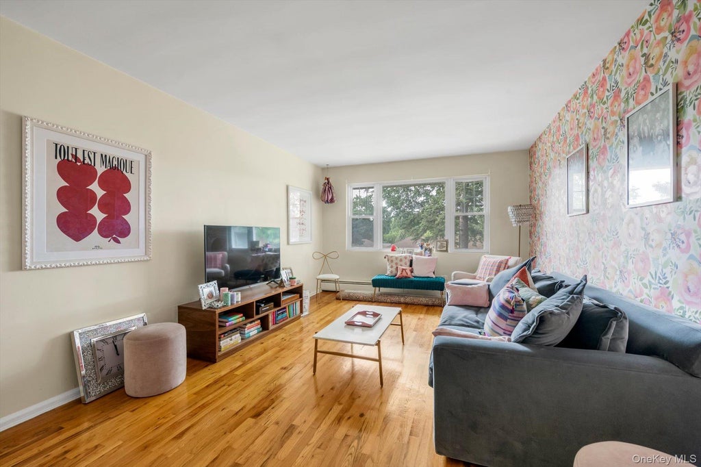 Photo of 35U Madison Park Gardens GDNS #35U, Port Washington, NY 11050 (MLS # 1048389)