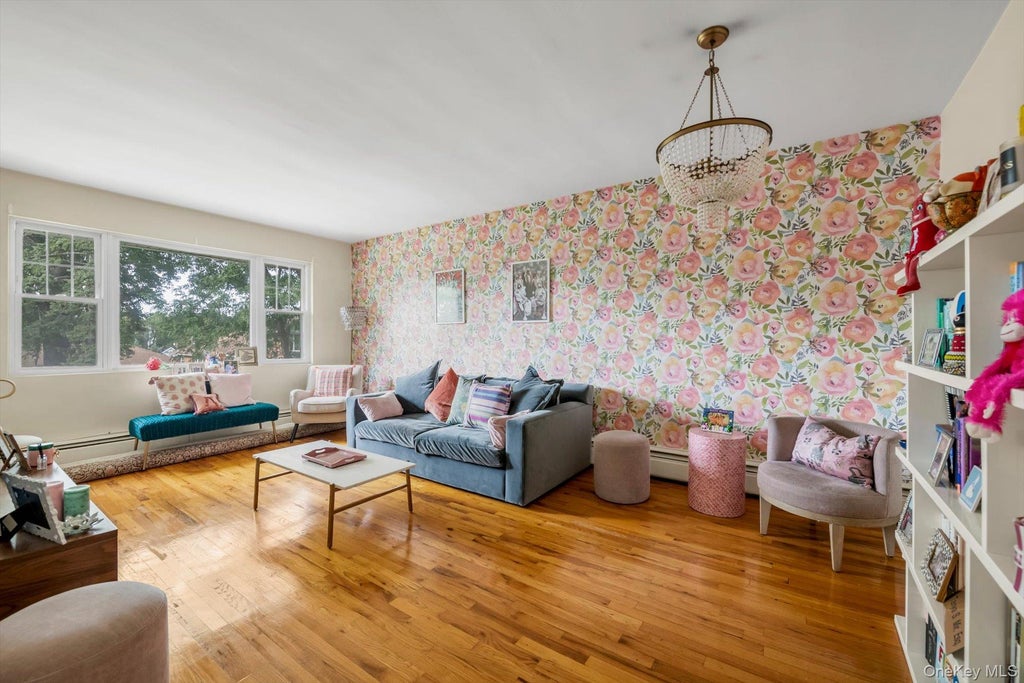 Photo of 35U Madison Park Gardens GDNS #35U, Port Washington, NY 11050 (MLS # 1048389)