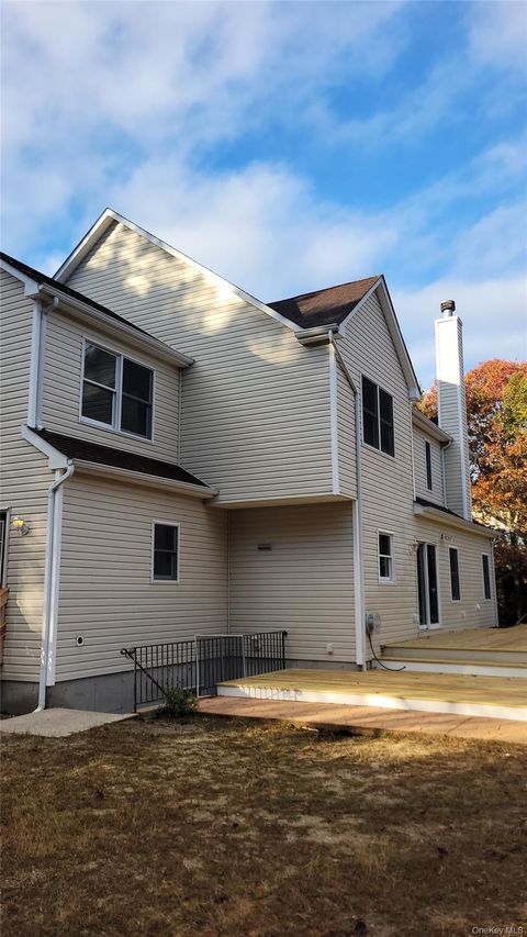 Photo of 414 Railroad Avenue, Manorville, NY 11934 (MLS # 930356)