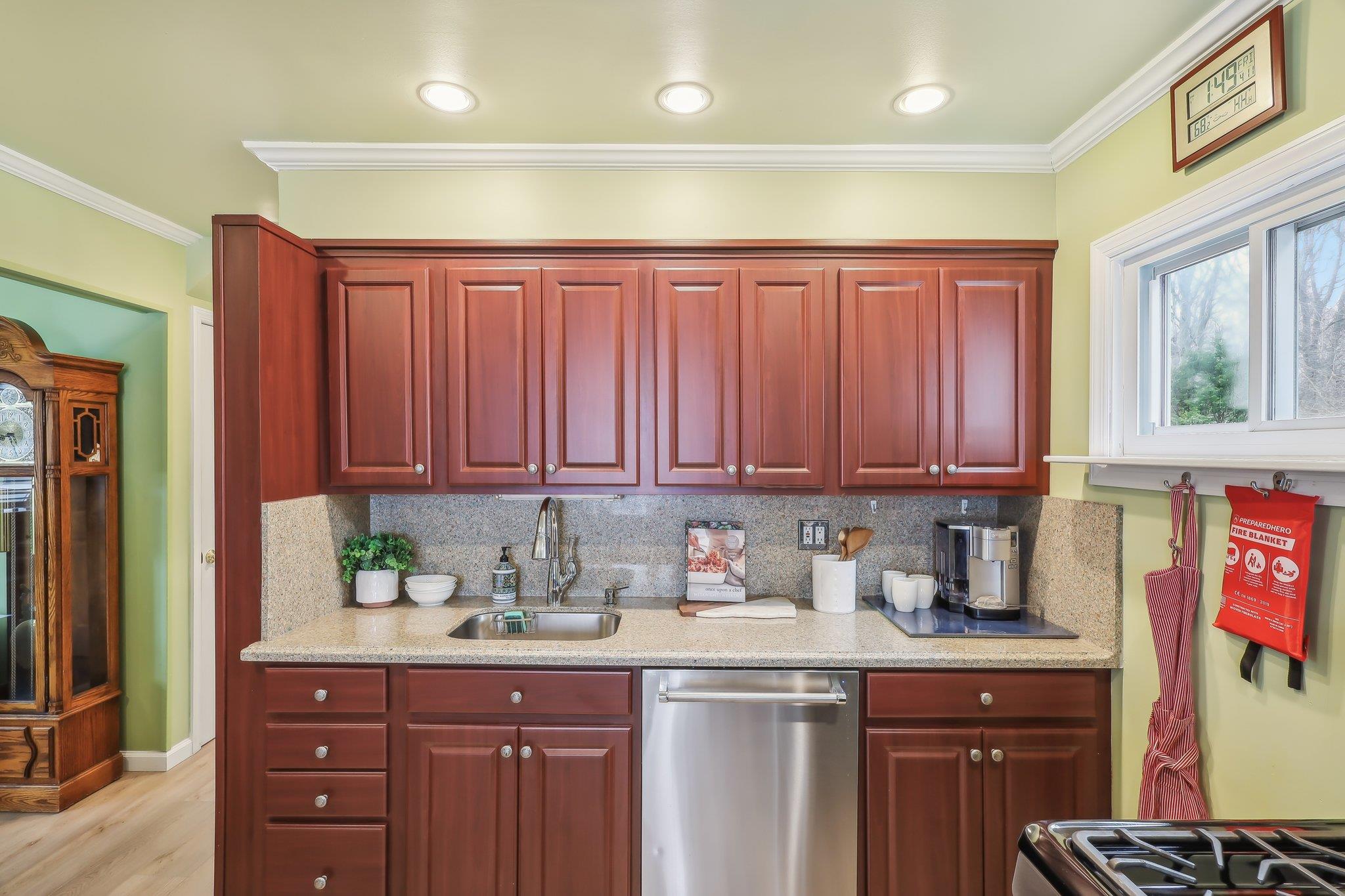 12 Leslie Lane, Massapequa, New York image 7