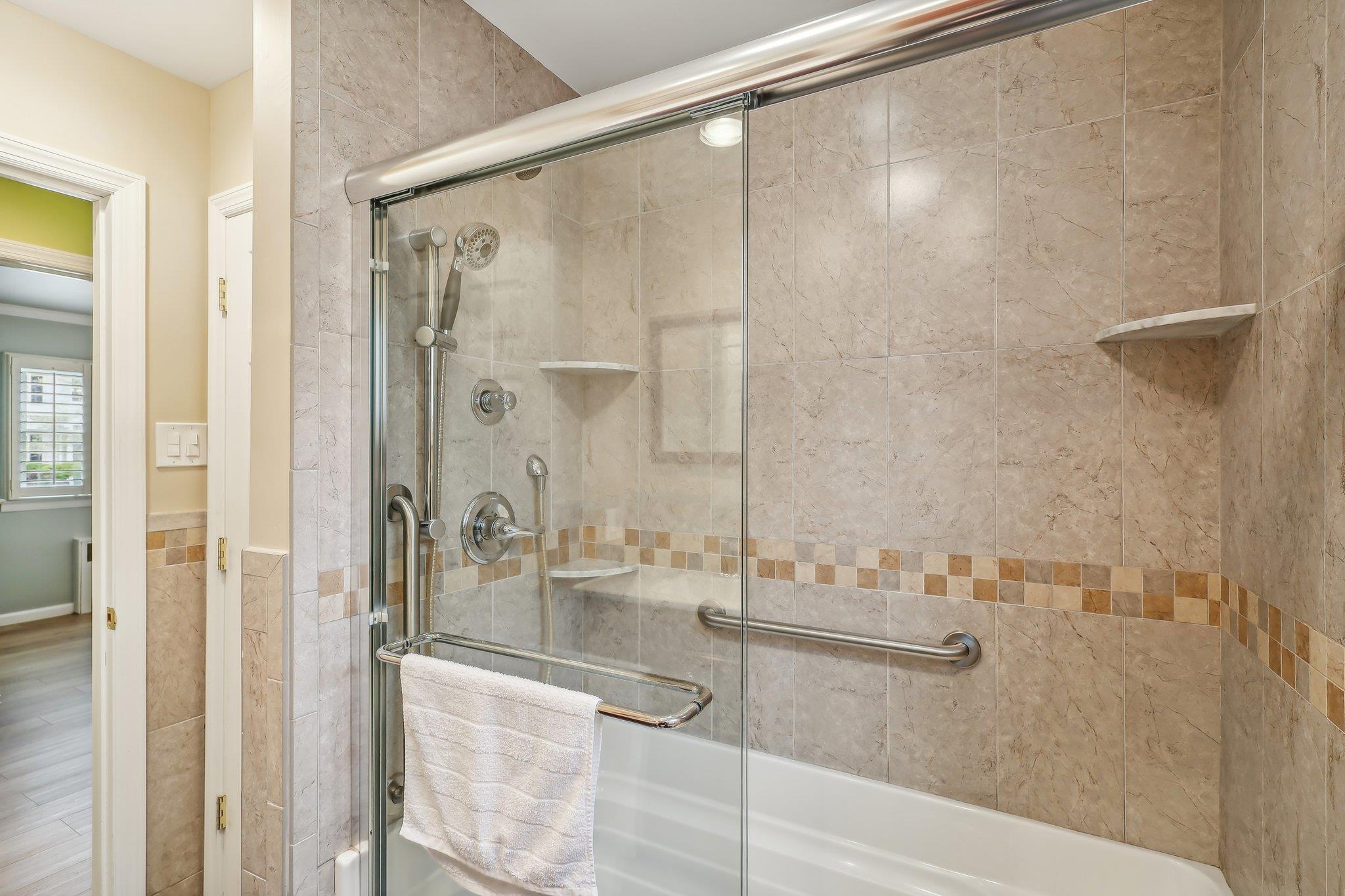 12 Leslie Lane, Massapequa, New York image 15
