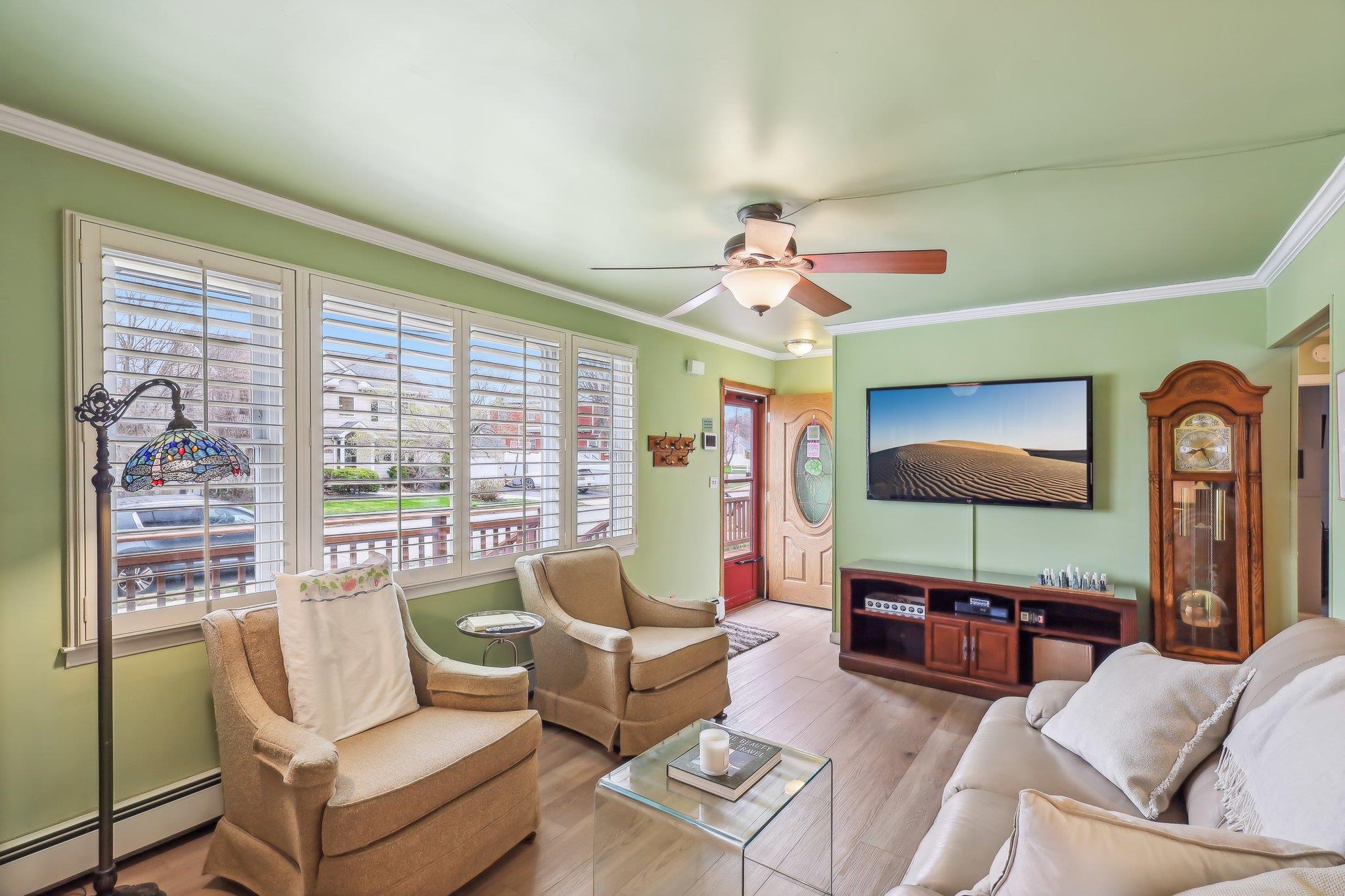 12 Leslie Lane, Massapequa, New York image 4